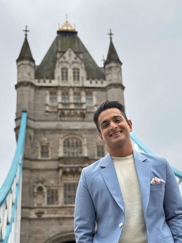 The Ranveer Show नाम का एक पॉडकास्ट भीड़ होस्ट करते हैं